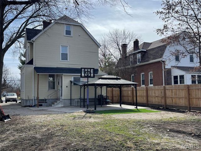 7349 Elm Avenue, St Louis, MO 63143