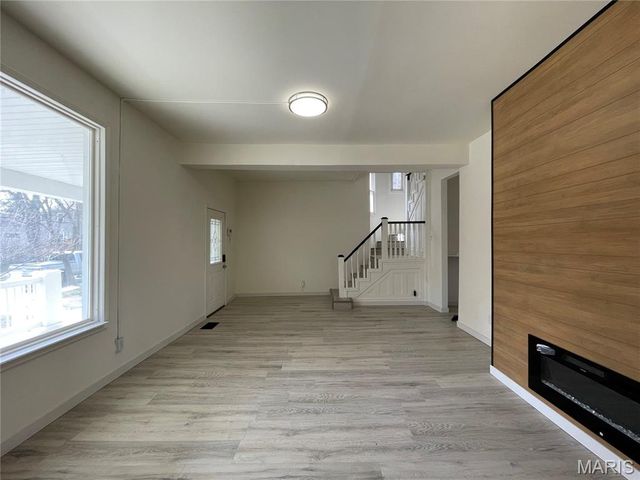 7349 Elm Avenue, St Louis, MO 63143