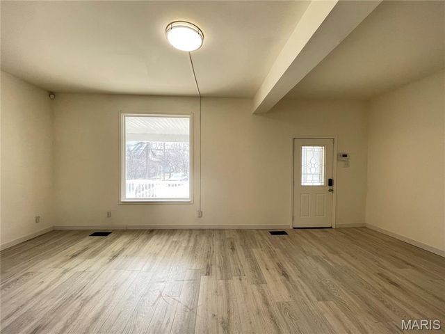 7349 Elm Avenue, St Louis, MO 63143