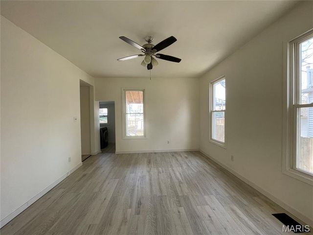 7349 Elm Avenue, St Louis, MO 63143