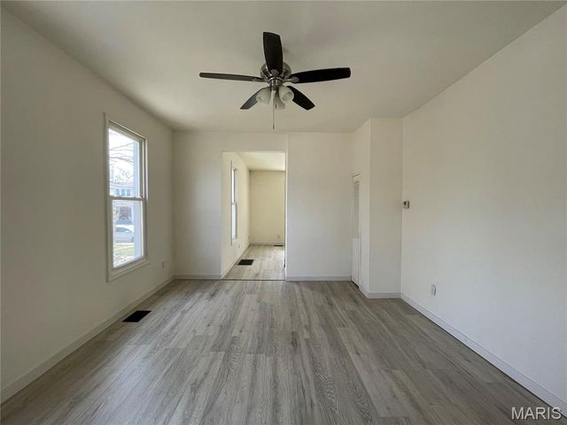 7349 Elm Avenue, St Louis, MO 63143