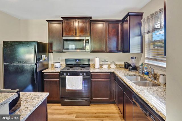 215 WYETH AVE, Martinsburg, WV 25401