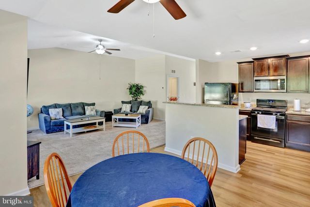 215 WYETH AVE, Martinsburg, WV 25401