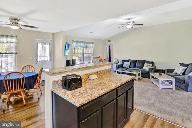 215 WYETH AVE, Martinsburg, WV 25401