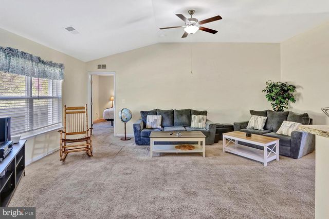 215 WYETH AVE, Martinsburg, WV 25401