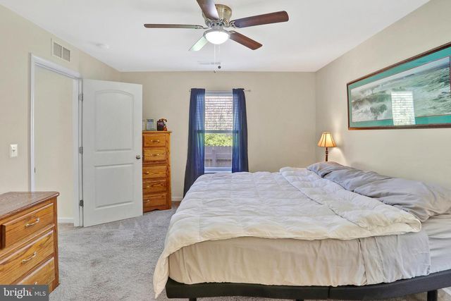 215 WYETH AVE, Martinsburg, WV 25401