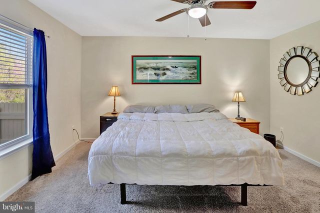 215 WYETH AVE, Martinsburg, WV 25401
