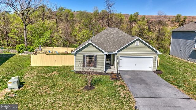 215 WYETH AVE, Martinsburg, WV 25401