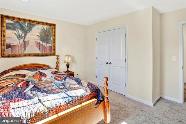 215 WYETH AVE, Martinsburg, WV 25401