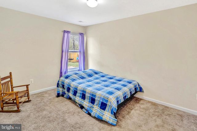 215 WYETH AVE, Martinsburg, WV 25401