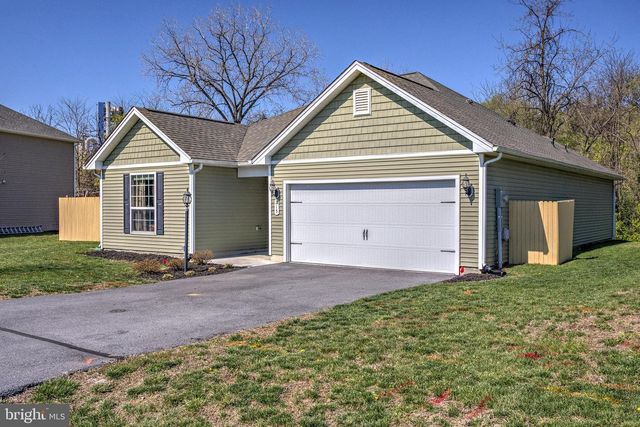 215 WYETH AVE, Martinsburg, WV 25401