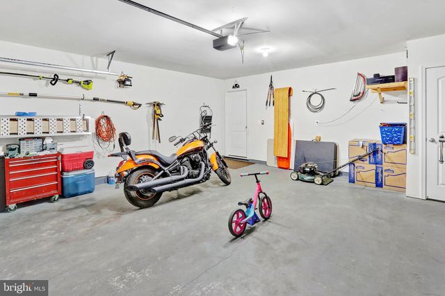 215 WYETH AVE, Martinsburg, WV 25401