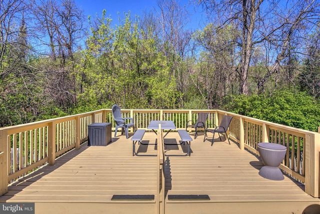 215 WYETH AVE, Martinsburg, WV 25401