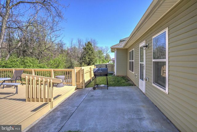 215 WYETH AVE, Martinsburg, WV 25401
