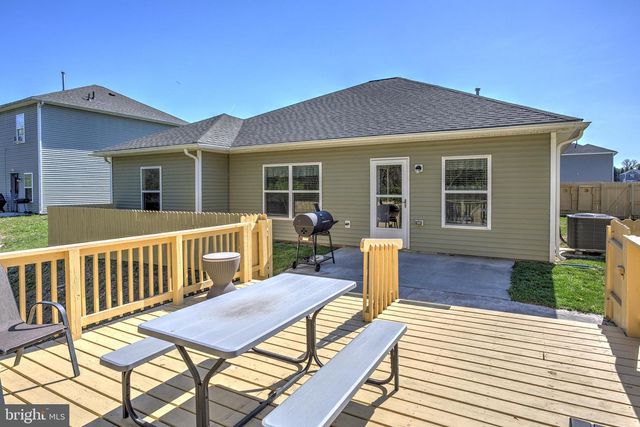 215 WYETH AVE, Martinsburg, WV 25401