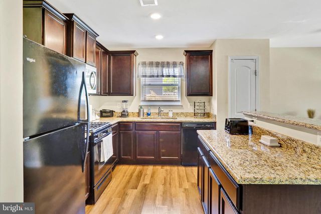 215 WYETH AVE, Martinsburg, WV 25401