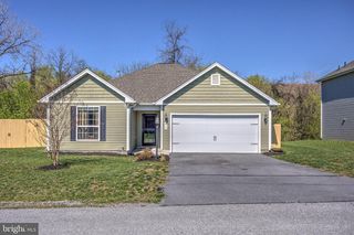 215 WYETH AVE, Martinsburg, WV 25401