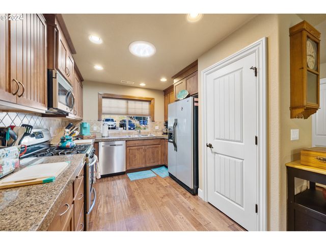 350 Ne HARBOR VIEW Pl, Depoe Bay, OR 97341