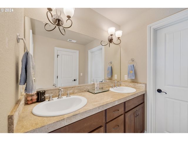 350 Ne HARBOR VIEW Pl, Depoe Bay, OR 97341