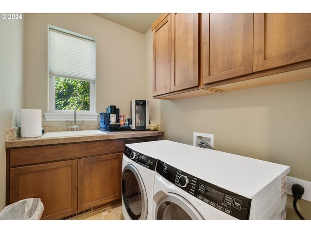 350 Ne HARBOR VIEW Pl, Depoe Bay, OR 97341