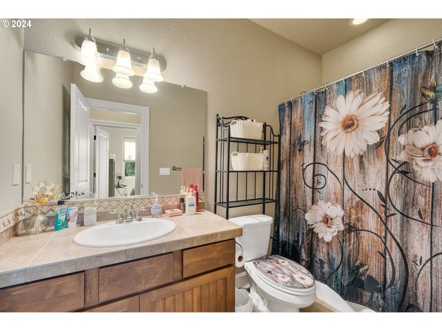 350 Ne HARBOR VIEW Pl, Depoe Bay, OR 97341