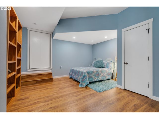 350 Ne HARBOR VIEW Pl, Depoe Bay, OR 97341