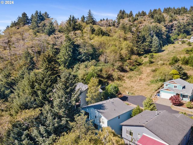 350 Ne HARBOR VIEW Pl, Depoe Bay, OR 97341