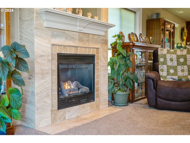 350 Ne HARBOR VIEW Pl, Depoe Bay, OR 97341