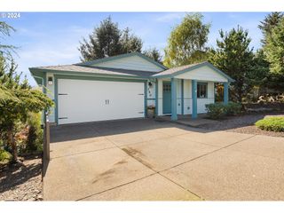 350 Ne HARBOR VIEW Pl, Depoe Bay, OR 97341