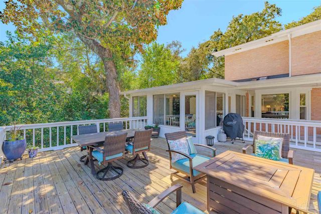 417 Canterbury Ln, Gulf Breeze, FL 32561