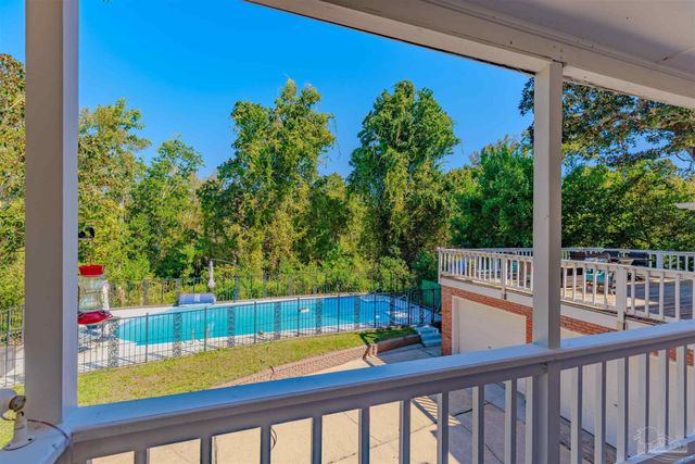 417 Canterbury Ln, Gulf Breeze, FL 32561