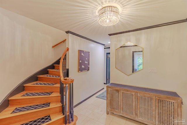 417 Canterbury Ln, Gulf Breeze, FL 32561