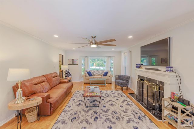 417 Canterbury Ln, Gulf Breeze, FL 32561