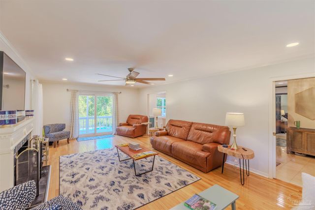 417 Canterbury Ln, Gulf Breeze, FL 32561