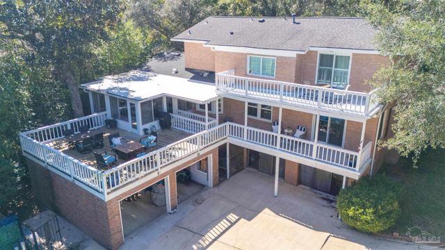 417 Canterbury Ln, Gulf Breeze, FL 32561