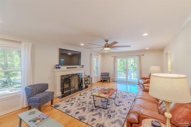 417 Canterbury Ln, Gulf Breeze, FL 32561