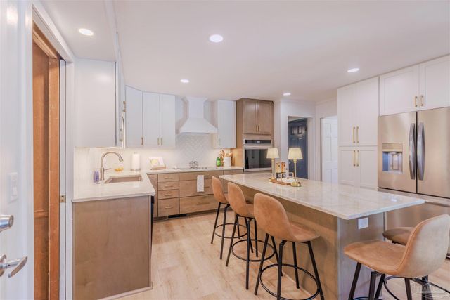 417 Canterbury Ln, Gulf Breeze, FL 32561