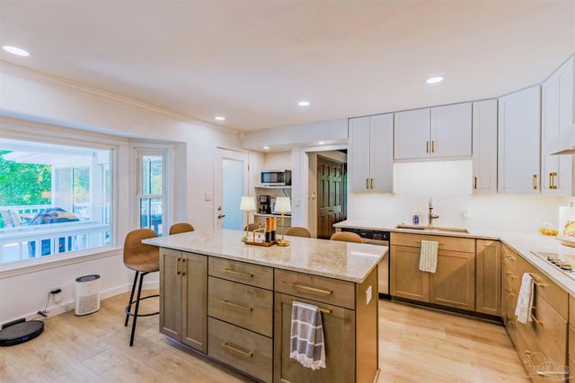 417 Canterbury Ln, Gulf Breeze, FL 32561