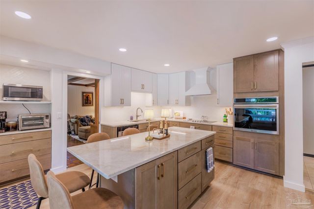 417 Canterbury Ln, Gulf Breeze, FL 32561