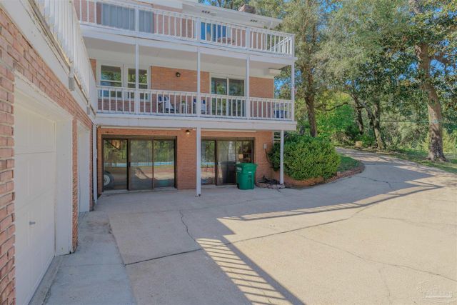 417 Canterbury Ln, Gulf Breeze, FL 32561