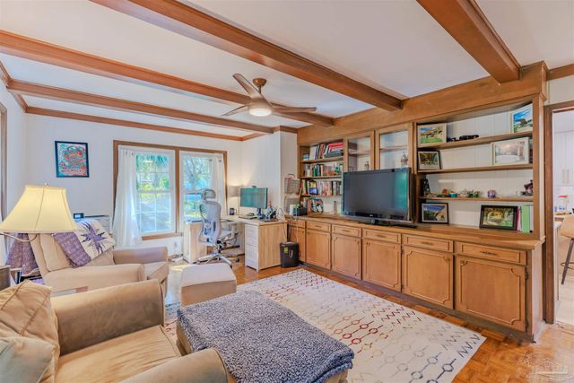 417 Canterbury Ln, Gulf Breeze, FL 32561