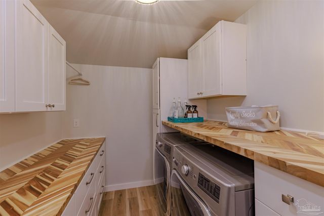 417 Canterbury Ln, Gulf Breeze, FL 32561