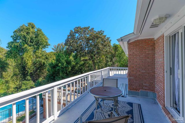 417 Canterbury Ln, Gulf Breeze, FL 32561