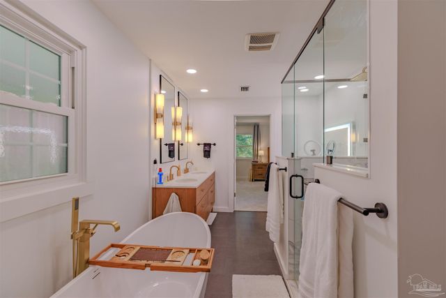 417 Canterbury Ln, Gulf Breeze, FL 32561