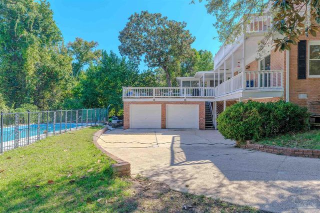 417 Canterbury Ln, Gulf Breeze, FL 32561