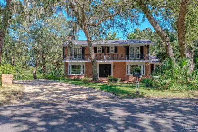 417 Canterbury Ln, Gulf Breeze, FL 32561