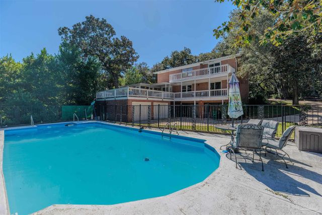 417 Canterbury Ln, Gulf Breeze, FL 32561