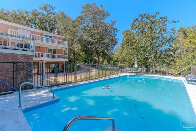 417 Canterbury Ln, Gulf Breeze, FL 32561