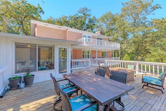 417 Canterbury Ln, Gulf Breeze, FL 32561