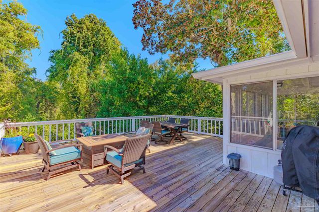 417 Canterbury Ln, Gulf Breeze, FL 32561